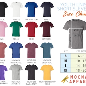 Puede incluir: Una tabla de tallas de camisetas unisex para j&oacute;venes que muestra diecis&eacute;is camisetas de colores s&oacute;lidos y jaspeados en negro, blanco, azul real, marino, rosa, kelly, rojo, granate, malva, verde azulado, morado, atl&eacute;tico, gris oscuro y oro.