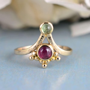 Rubin und Aquamarin Goldring, Zwei-Stein-Edelsteinring, zierlicher Rubin-Aquamarin-Ring, einzigartiger Geburtsstein-Ring, elegantes Goldschmuck-Geschenk