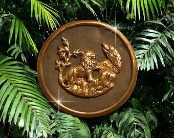 Victorian Vintage Antique Brass Picture Button Lion In A Lush Valley