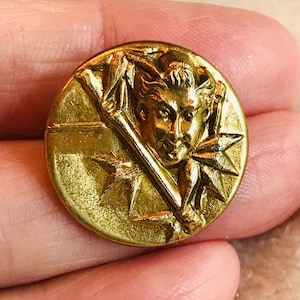 Very Rare Old Vintage Brass Button Devilish Smiling Jester