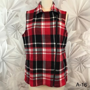 Chaps Womens Vest Zip Up Red Black Plaid Collared Sleeveless Size Large Asymmetrical