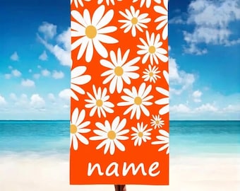 Spersonalizowany ręcznik plażowy Daisy, ręcznik z niestandardowym kwiatowym imieniem, jasny ręcznik letni