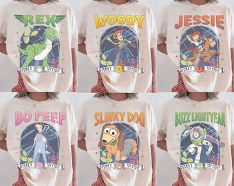 Koszulka z postacią z Toy Story w stylu retro, koszulka z Woodym Buzzem Lightyearem i Jessie Bo Peep, pasująca koszulka rodzinna Disney, koszulka prezentowa Pixar Comfort Colors