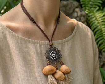 Collar atrapasueños de bronce vintage, colgante con incrustaciones de cristal, joyería de protección de estilo bohemio romántico.