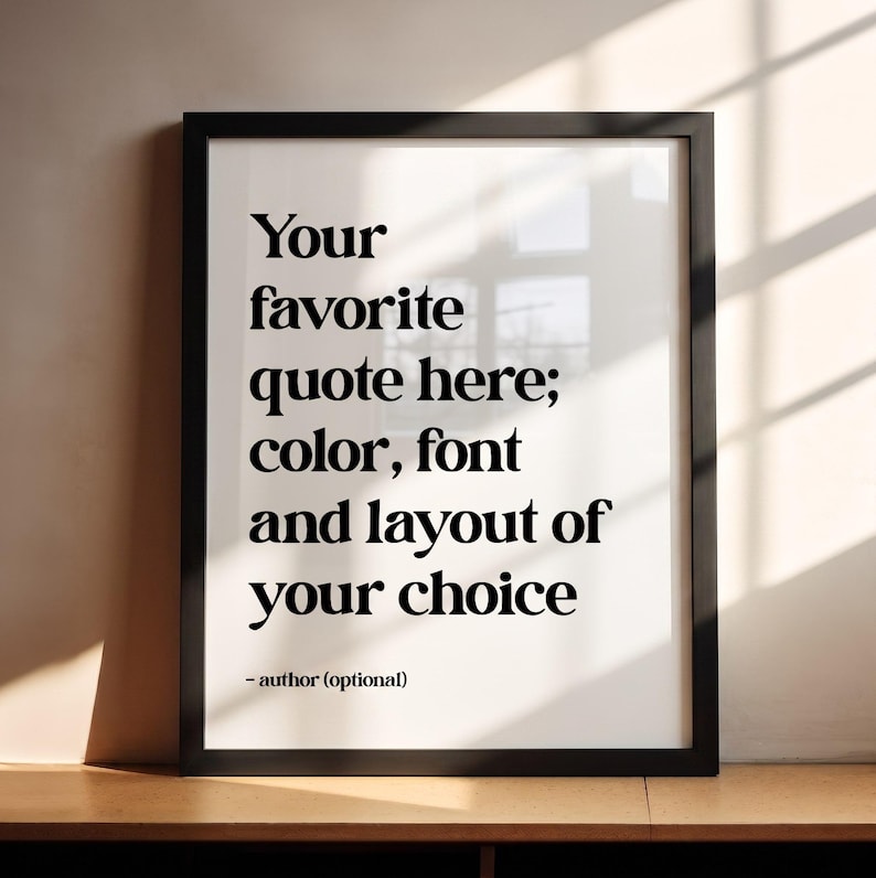 Może przedstawiać: Oprawiony w czarną ramę wydruk ścienny z czarnym tekstem: Your favorite quote here; color, font and layout of your choice - author (optional). Wydruk znajduje się na białym tle wewnątrz prostej, cienkiej, czarnej prostokątnej ramy.