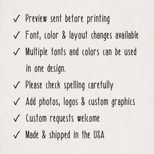 Może przedstawiać: Lista czarnego tekstu na jasnym tle z siedmioma znacznikami wyboru. Tekst brzmi: Preview sent before printing, Font, color & layout changes available, Multiple fonts and colors can be used in one design, Please check spelling carefully, Add photos, logos & custom graphics, Custom requests welcome, Made & shipped in the USA.