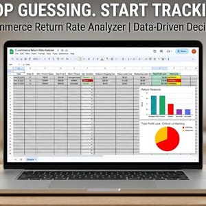 Puede incluir: Una taza de cerámica blanca con un asa negra y el texto "But First, Coffee" en un estilo manuscrito. La taza está sobre una superficie blanca. La taza mide aproximadamente 10 cm de alto.