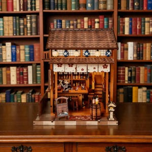 Puede incluir: Un letrero de madera rústica con el texto "Welcome to our home" en un estilo manuscrito. El letrero presenta un acabado envejecido y un diseño simple y acogedor, ideal para la decoración de la entrada.