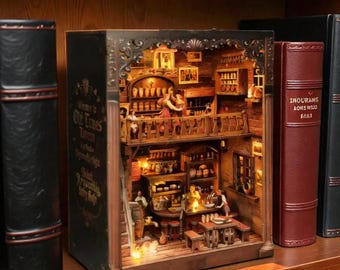 Middeleeuwse pub boekenhoek kit, 3D houten puzzel boekenplank inzetstuk met led-verlichting, Fantasy Tavern Diorama, DIY Craft Gift