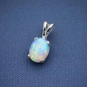925 Sterling Silver Opalhänge Naturlig Etiopisk Ädelsten Smycken Gåva 6 x 8 mm sten