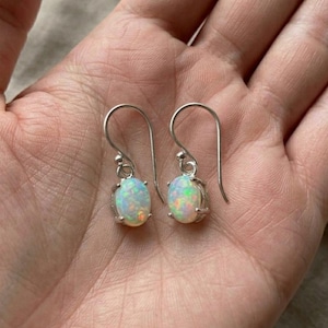Pendientes de ópalo natural, piedra natal de octubre, de plata de ley 925, 5 x 7 mm.