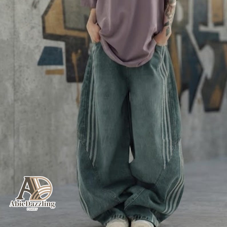 Baggy Wide Leg Jeans | Retro Oversized Pants | Spliced Denim Trousers | Alternative Y2K Grunge Streetwear
.
Women's oversized wide-leg denim pants with spliced striped detailing, baggy streetwear jeans in retro Y2K fashion style, perfect for alternative and casual outfits.