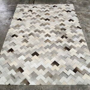 Handmade Cowhide Patchwork Rug, Neutral Chevron Area Rug, Beige Grey White Leather Rug, Modern Geometric Rug, Luxury Living Room Rug