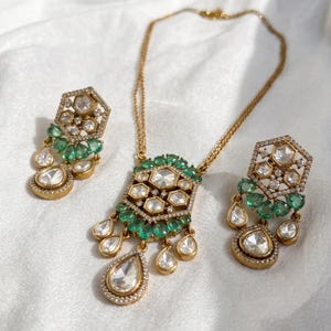 Conjunto de colgante hexagonal Kundan Hydro Emerald, collar llamativo chapado en oro, pendientes estilo Polki