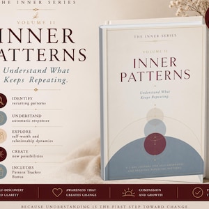 Puede incluir: Un libro de tapa dura titulado The Inner Series Volume II Inner Patterns Understand What Keeps Repeating. La portada presenta un diseño geométrico con círculos en granate, azul y beige. El texto incluye una lista de características.