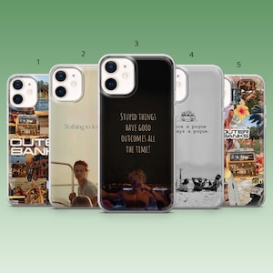 Puede incluir: Cinco fundas para iPhone con diferentes diseños. Una funda tiene el texto "OUTER BANKS" y un collage de imágenes. Otra tiene el texto "Nothing to lo". Una tercera funda tiene el texto "STUPID THINGS HAVE GOOD OUTCOMES ALL THE TIME!". La cuarta funda tiene el texto "nce a pogue ays a pogue.". La quinta funda tiene el texto "OUTER BANKS".