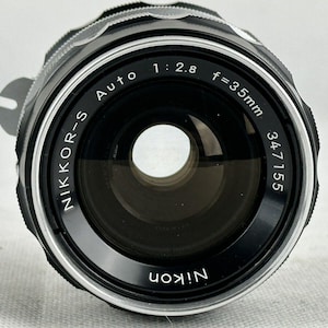 Objetivo Nikon Nikkor-S Auto 35 mm F/2.8 Vintage fabricado en Japón con caja original. imagen 2