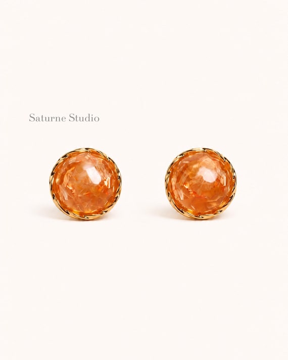 Amber Resin Stud Earrings, Gold Statement Earrings, Round Vintage Style Earrings, Everyday Jewelry, Gift for Her, Retro Earrings
