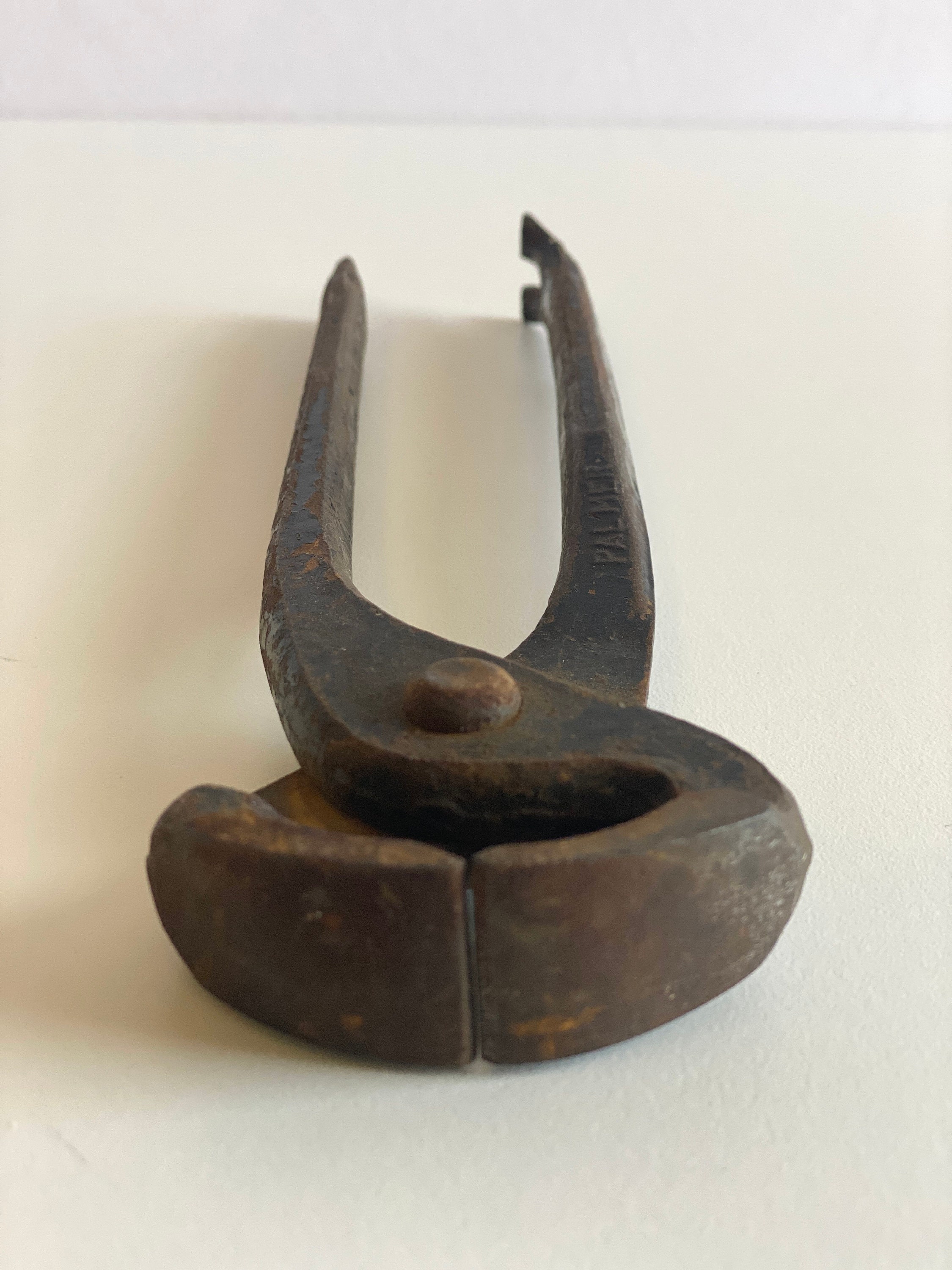 Vintage Metal Nail Pullers, Antique Nippers, Antique Pliers, Antique