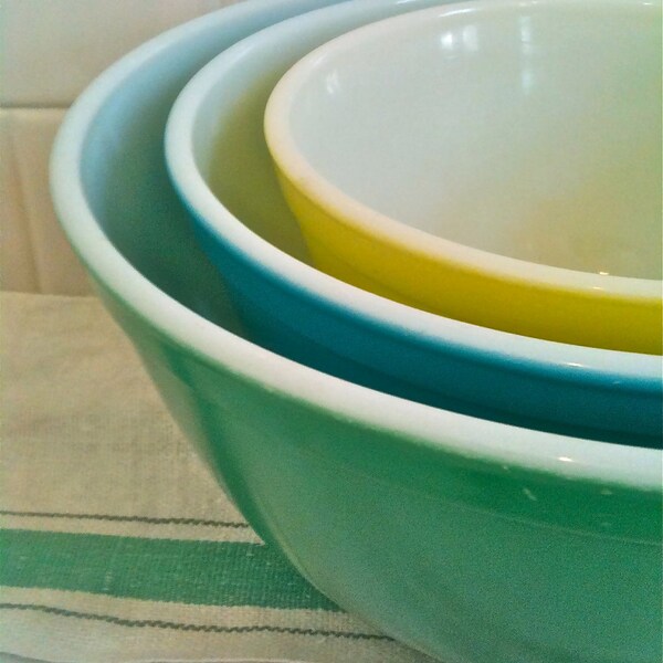 Great Grandma's 1950's Pyrex Mixing/Nesting Bowls-Set of 3