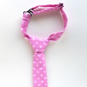 Valentine&#39;s Day tie, pink hearts tie, pink tie, boy&#39;s tie, baby tie, kid&#39;s tie, pink necktie, pre-tied necktie, valentine&#39;s day necktie