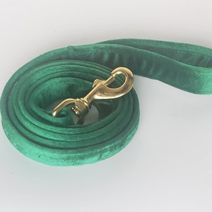 Kelly Green Velvet Leash, Velvet leash, dog leash, velvet dog leash, matching leash, 1" wide dog leash, 5' dog leash, green dog leash