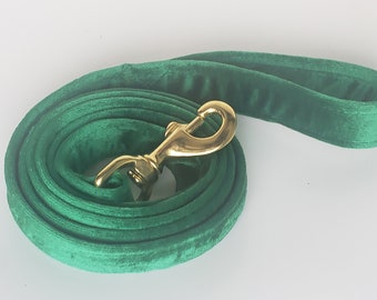Kelly Green Velvet Leash, Velvet leash, dog leash, velvet dog leash, correa a juego, 1" de ancho para perros, 5' correa para perros, correa verde para perros