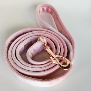 Baby roze fluwelen riem, fluwelen riem, hondenriem, fluwelen hondenriem, bijpassende riem, 1&quot; brede hondenriem, 5&#39; hondenriem, babyroze hondenriem