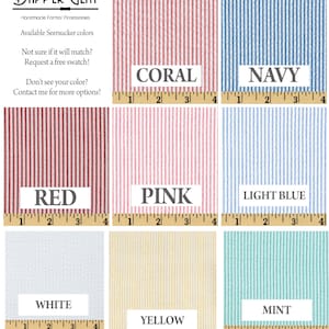 Puede incluir: Cartas de muestra que muestran diferentes colores de tejido de seersucker. Los colores son: rojo, rosa, coral, azul marino, azul claro, blanco, amarillo y menta. Cada muestra de color est&aacute; etiquetada con el nombre del color y tiene una regla debajo.