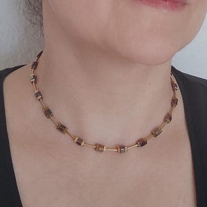 Minimalistischer Choker Gold – Glaswürfel aus eigener Kollektion – Edelstahl & Hämatit – geometrische Kette 41 cm