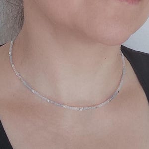 Collana girocollo in acquamarina 40 cm – cubi sfaccettati da 2,5 mm ed ematite – delicata collana di pietre preziose – minimalista – Schaffensofen