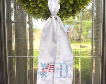 Banda bordada con corona patriótica / Colgante de puerta con monograma personalizado, decoración para el 4 de julio