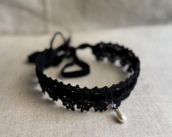 Black Gothic Bridal Choker with Pearl Drop – Alternative Wedding Necklace, Velvet Ribbon Evening Jewelry
