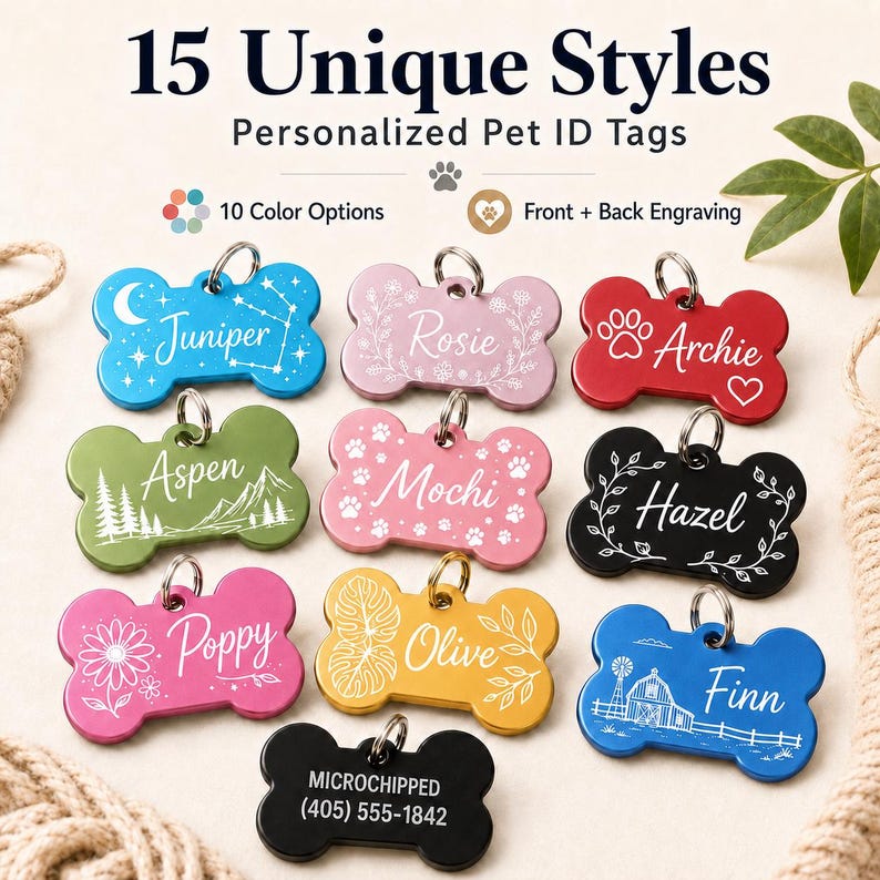 Puede incluir: Una colecci&oacute;n de placas de identificaci&oacute;n para mascotas en forma de hueso en varios colores como azul, rosa, rojo, verde, negro y amarillo. Cada placa tiene nombres grabados y dise&ntilde;os como estrellas, flores, huellas, &aacute;rboles y un granero. Una placa negra muestra: MICROCHIPPED (405) 555-1842.