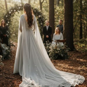 カスタムエルフウェディングドレス：中世テーマドレス