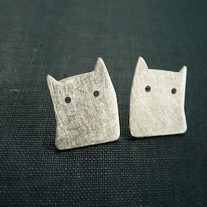 Pendientes de gato plateados、pendientes de tachuelas de gato、regalo para amantes de los gatos。