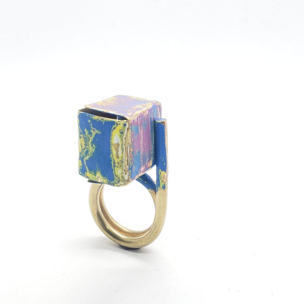 Anillo contemporáneo, anillo colorido escultórico, anillo modernista de declaración, anillo de latón único, joyas coloridas