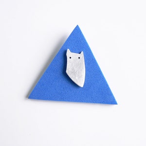 sweet little Cat pin, Cute cat pin, Minimalist Silver Pin, Cat lovers, unisex cat pin