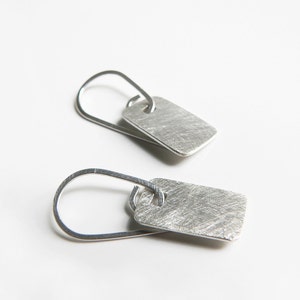 minimalist earrings. sterling silver earrings. simple jewelry. everyday earrings