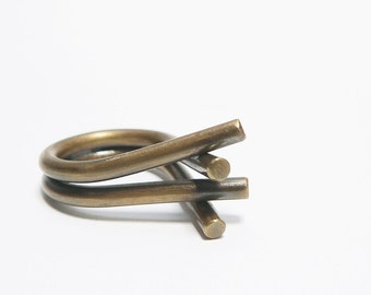 contemporary brass ring, brutalist brass ring, artistic jewelry ring, modernist ring, contemporary jewellery, lucia laredo