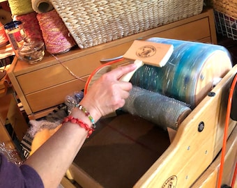 Clemes and clemes burnishing/packing brush to use on drum carders ,blending boards really packs lots more fibers on the  drum:saorisantacruz