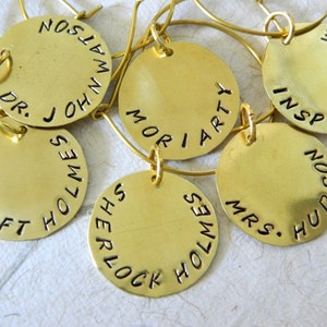 SHERLOCK HOLMES, 6 Stück Wein Charm Set, Dr. John Watson, Insp. Lestrade, Moriarty, Mrs. Hudson, Mycroft Holmes, SuperWhoLock, Fan Geschenk