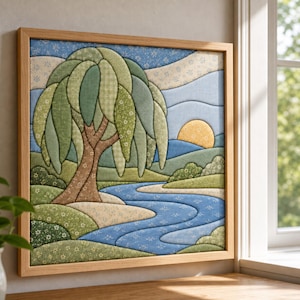 Könnte beinhalten: Ein quadratisches Wandbild aus Stoff in einem hellen Holzrahmen, das eine gesteppte Landschaft mit einer großen Weide, einem geschwungenen blauen Fluss, grünen Hügeln und einer gelben Sonne vor einem hellblauen Himmel mit Blumenmustern zeigt.