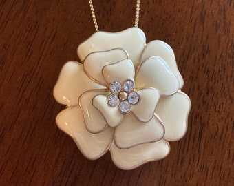 Vintage 1910's Flower Pendant Necklace: Cream & Gold with Rhinestones
