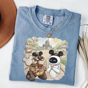 Camiseta Comfort Colors Disneyland Snack WALL-E y EVE, camiseta de helados de Disney Parks, top del castillo de Magic Kingdom, atuendo para amantes de la comida en Disneyland. imagen 4