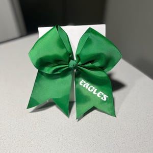 Eagles cheer bow