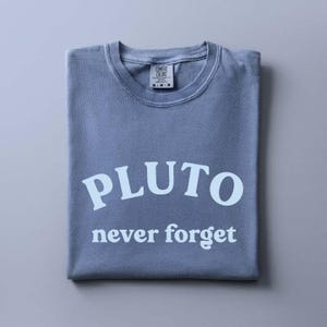 Pluto glöm aldrig t-shirt | Planet Pluto hyllning t-shirt