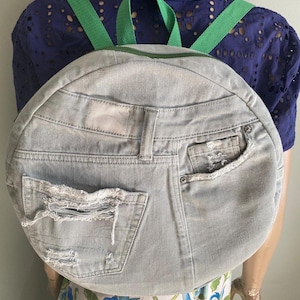 Mochila cantil de denim verde pistache reciclado com 4 bolsos forrados