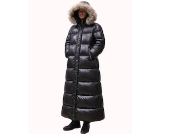 Langer schwarzer Herren-Steppmantel mit Kunstfellkapuze, Maxi-Winterdaunenjacke, gesteppter Parka mit Kapuze, extra langer, warmer Daunenmantel für extreme Kälte
