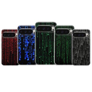 Könnte beinhalten: Fünf Handyhüllen mit transparentem Rand und farbenfrohem Digital-Rain-Design. Die Hüllen haben rote, blaue, grüne und graue Farbschemata. Die Hüllen sind für ein Smartphone konzipiert.